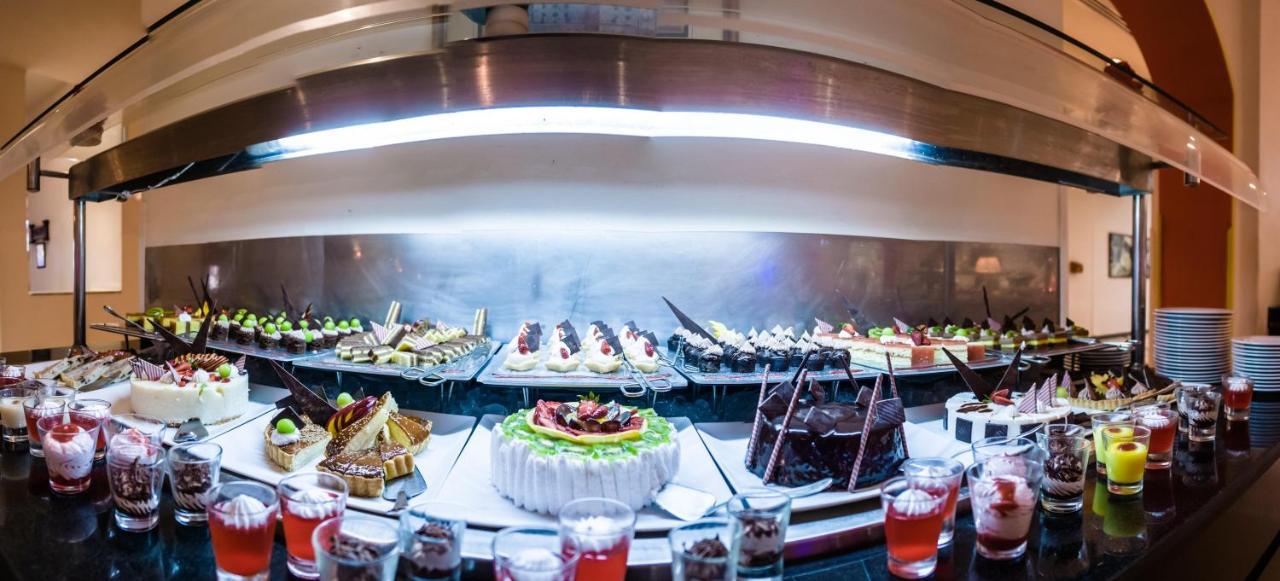 Pickalbatros Golf Beach Resort Sharm el-Sheik Eksteriør bilde A dessert buffet