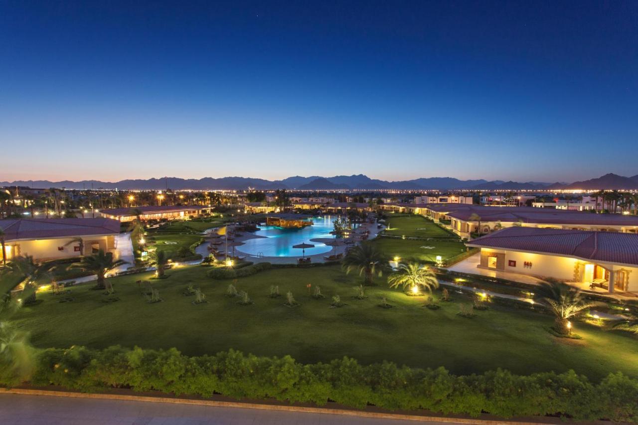 Pickalbatros Golf Beach Resort Sharm el-Sheik Eksteriør bilde View of the resort at night