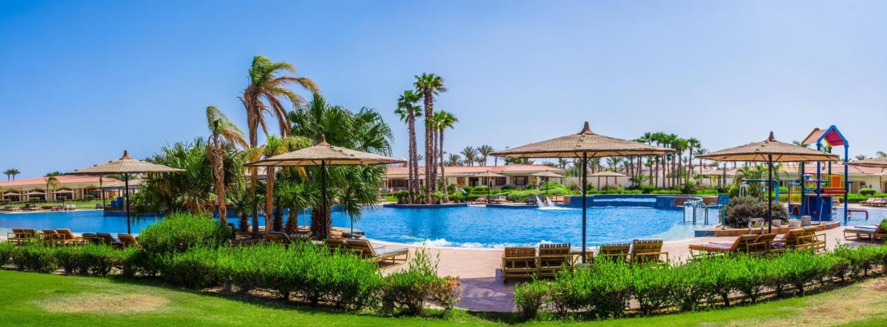 Pickalbatros Golf Beach Resort Sharm el-Sheik Eksteriør bilde The swimming pool at the resort
